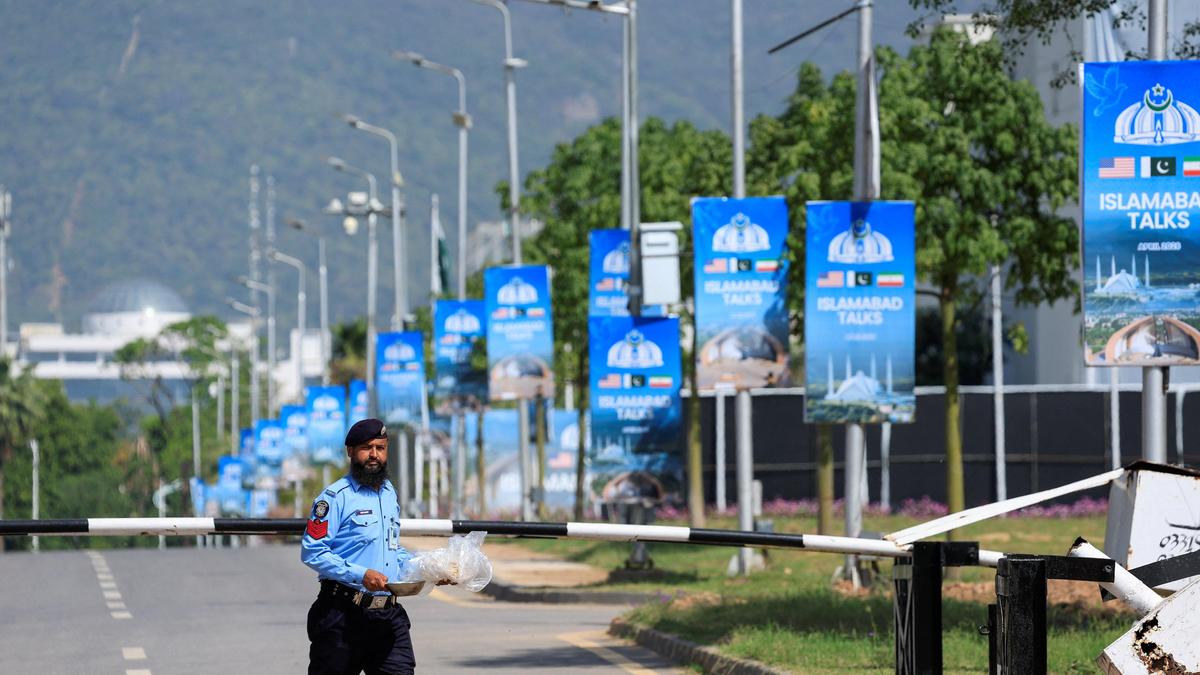 ईरान-इज़राइल युद्ध लाइव: ईरान समझौते पर अमेरिका सकारात्मक लेकिन युद्धविराम ख़त्म होने के करीब बातचीत अभी भी अनिश्चित