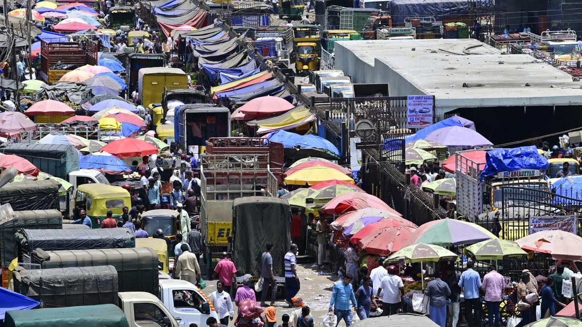 Street vendors struggle with wilting wares, searing heat in Bengaluru