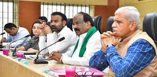 Chukki Nanjundaswamy asks people to join hands to create loan-free villages  in Karnataka - The Hindu
