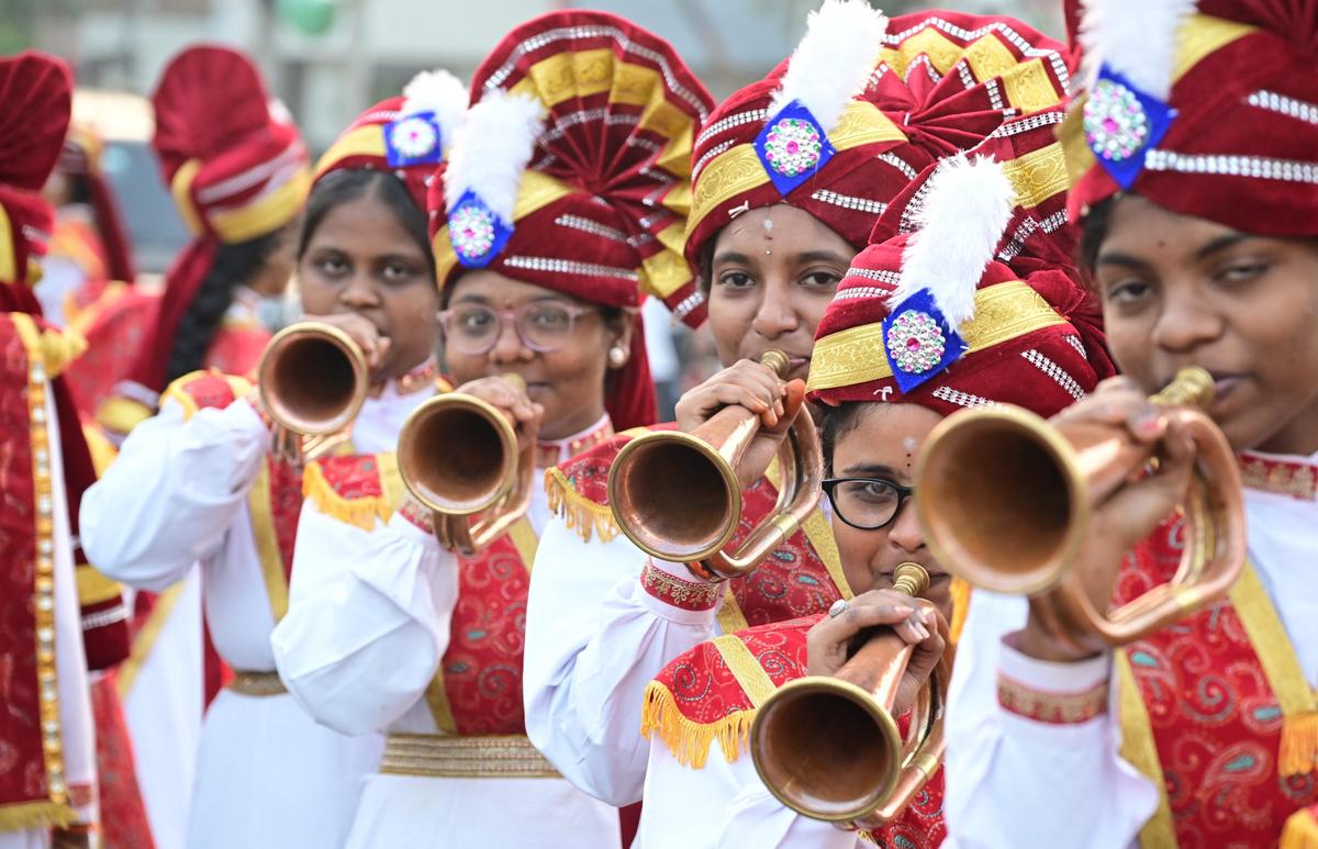 Thousands of participants take part in the Sri Sathya Sai Run & Ride–2026, organised by the Sri Sathya Sai Seva Organisations, Andhra Pradesh, in Vijayawada on Sunday (February 08). 