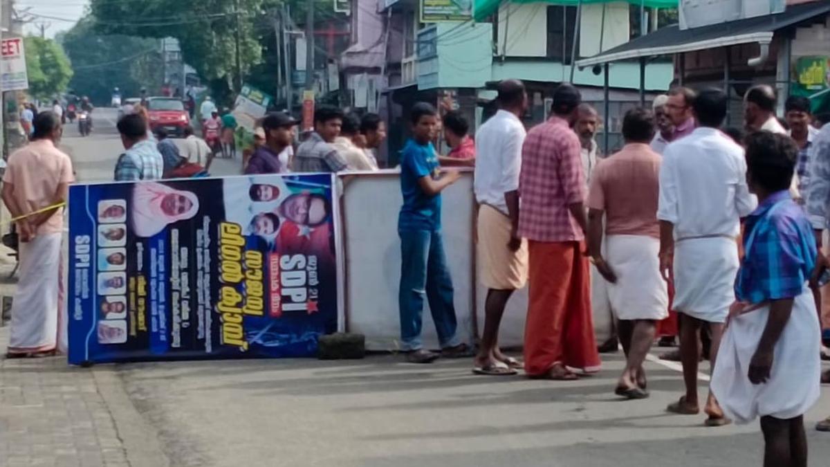 Sea incursion in Edavanakad area: Local residents observe hartal, take out protest rally