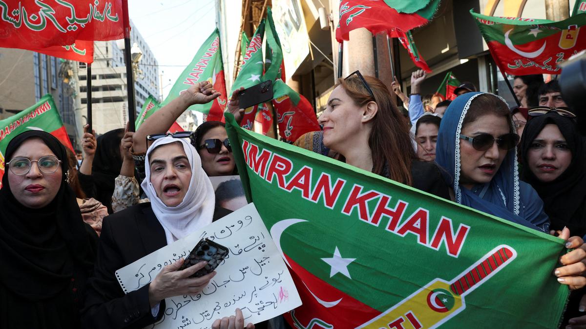 पाकिस्तान के पूर्व पीएम इमरान खान की जेल में डॉक्टरों की टीम ने की जांच, उनकी पार्टी ने जांच को खारिज किया