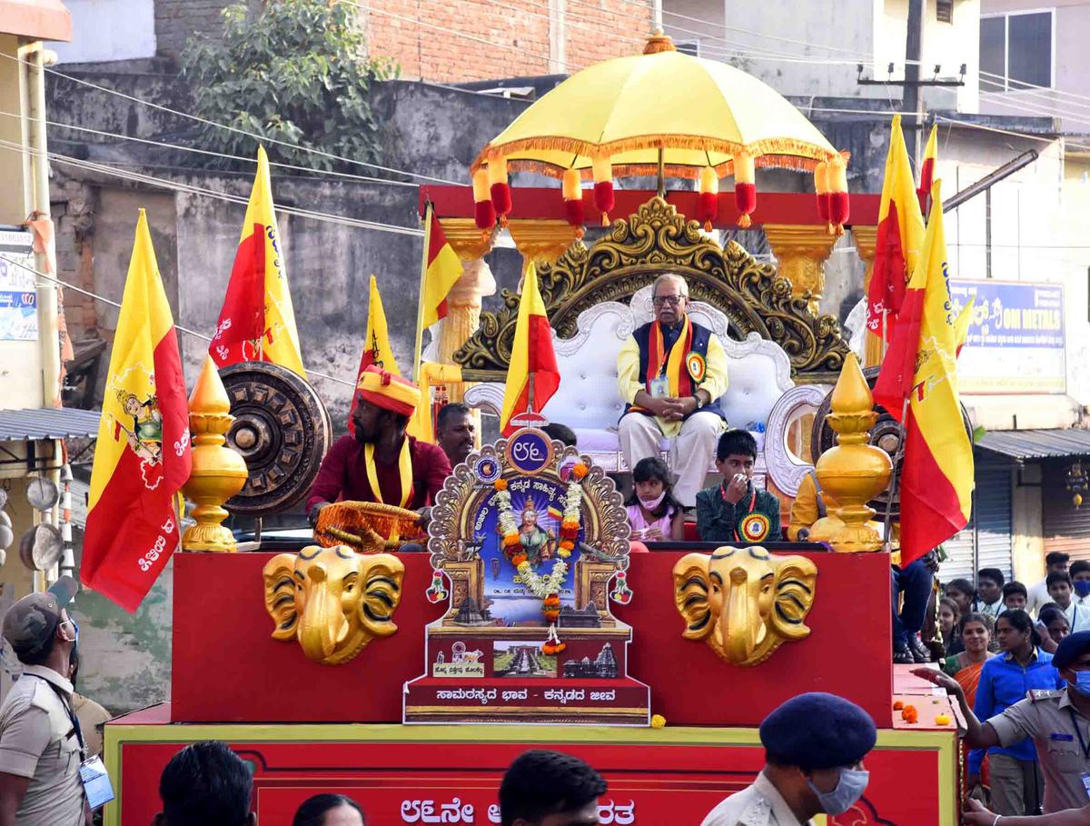 Colourful start to Kannada Sahitya Sammelana in Haveri - The Hindu
