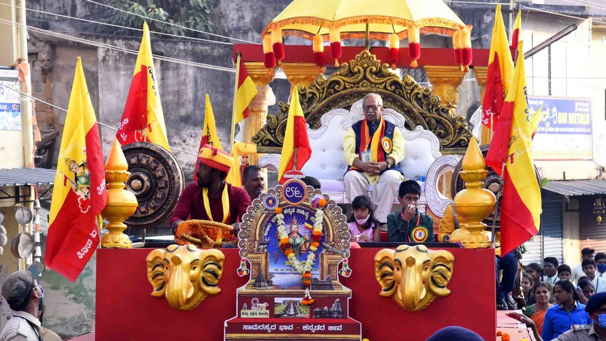 Colourful start to Kannada Sahitya Sammelana in Haveri