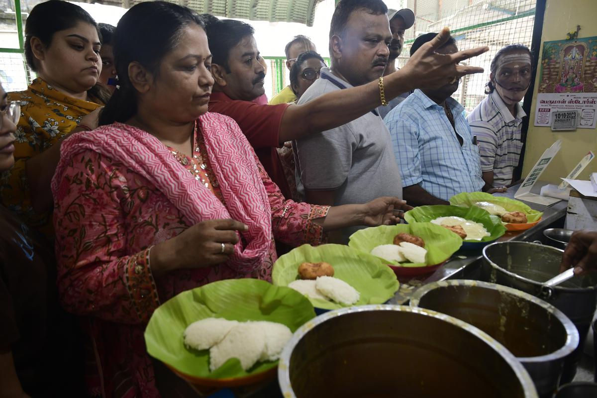 গোমতী মেস