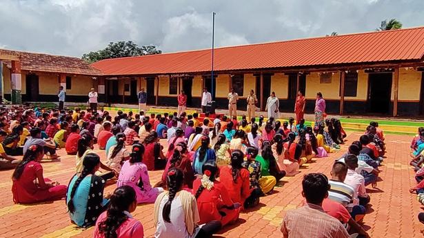 Police create awareness against rumours of child kidnappings in Belagavi