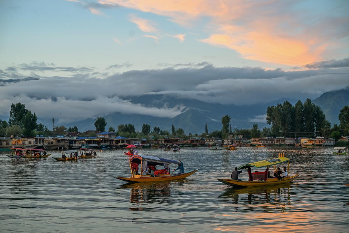 Boat rides at sunset on Dal Lake, Srinagar.