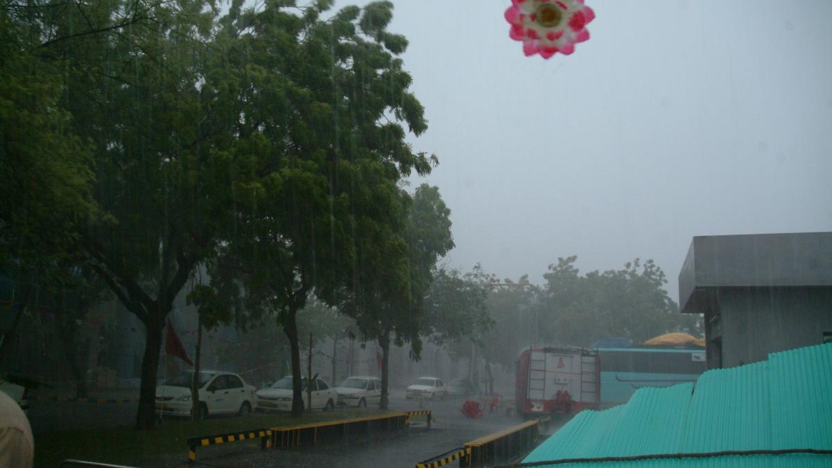 Heavy rainfall prediction in Virudhunagar; people asked to stay away from waterbodies, tourist spots