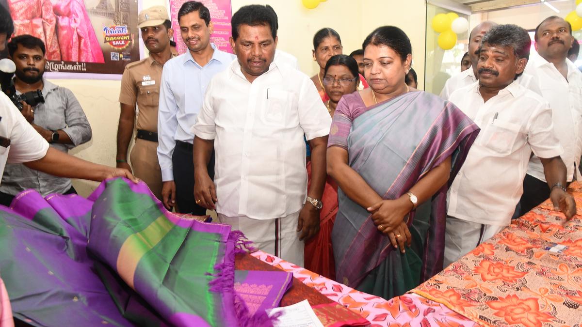 Special discount sale on khadi products inaugurated in Thoothukudi and Kanniyakumari