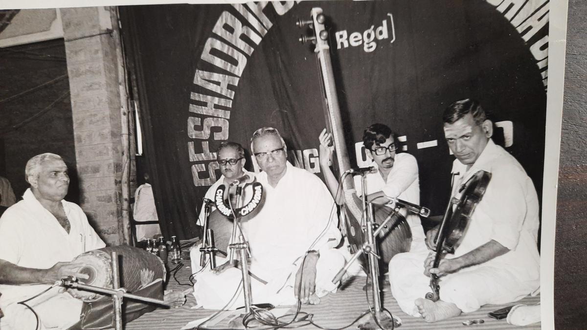 RK Srikantan with MS Gopalakrishnan at the Samithi