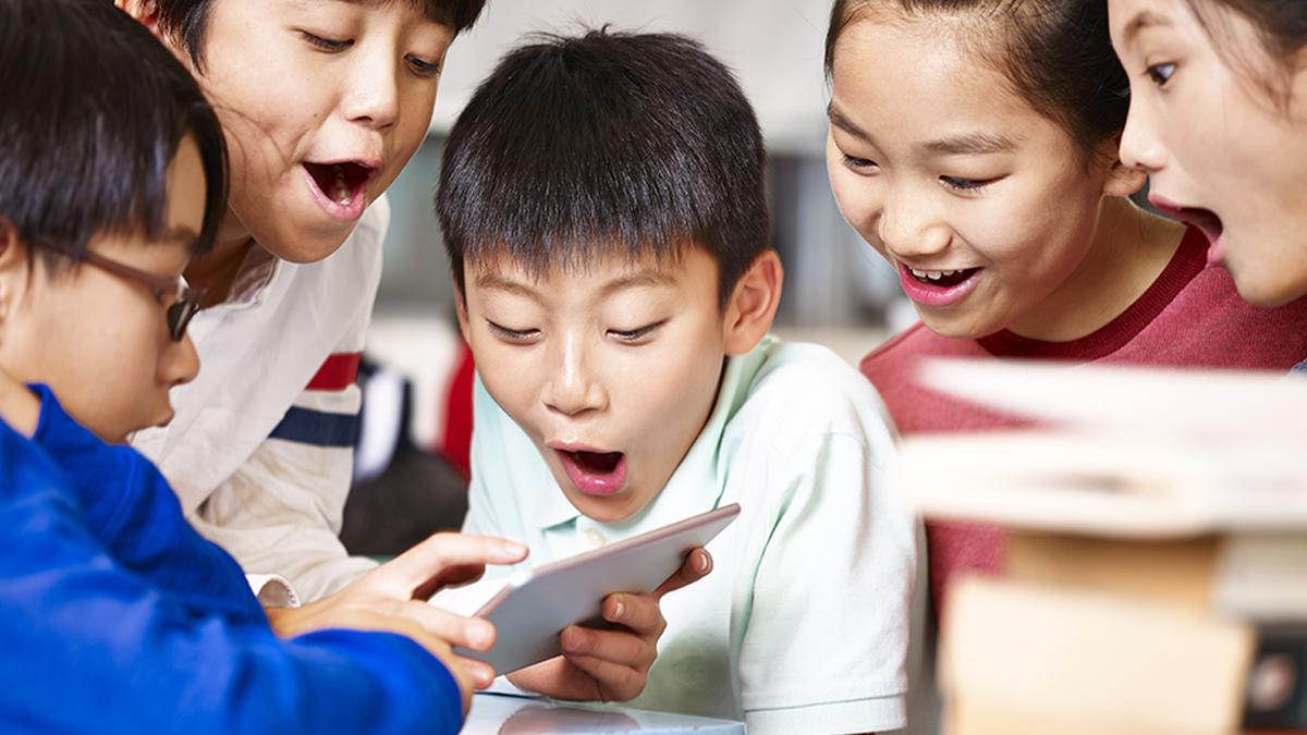 China plans to limit smartphone usage by children to two hours