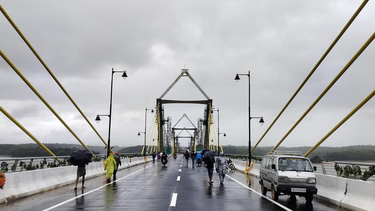 Union Minister Nitin Gadkari inaugurates Sigandur bridge in Karnataka