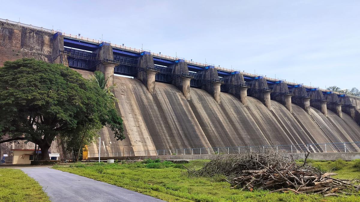 Water level in Linganmakki crosses 1,800 feet, KPCL warns people living downstream in Sagar taluk of Karnataka to move to safer places