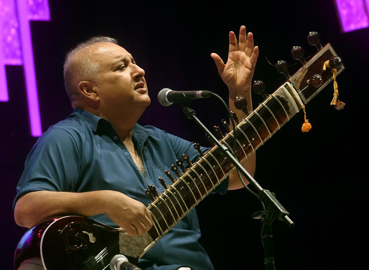 O expoente da cítara Ustad Shujaat Khan tem boas lembranças de se apresentar e interagir com artistas no festival O expoente da cítara Ustad Shujaat Khan tem boas lembranças de se apresentar e interagir com artistas no festival