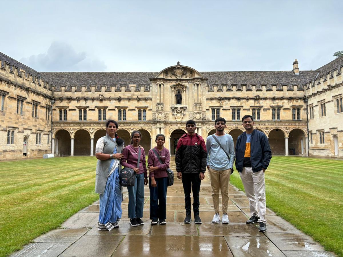 Karnataka government sends four SSLC toppers from KREIS to U.K. to provide  world-class academic exposure - The Hindu