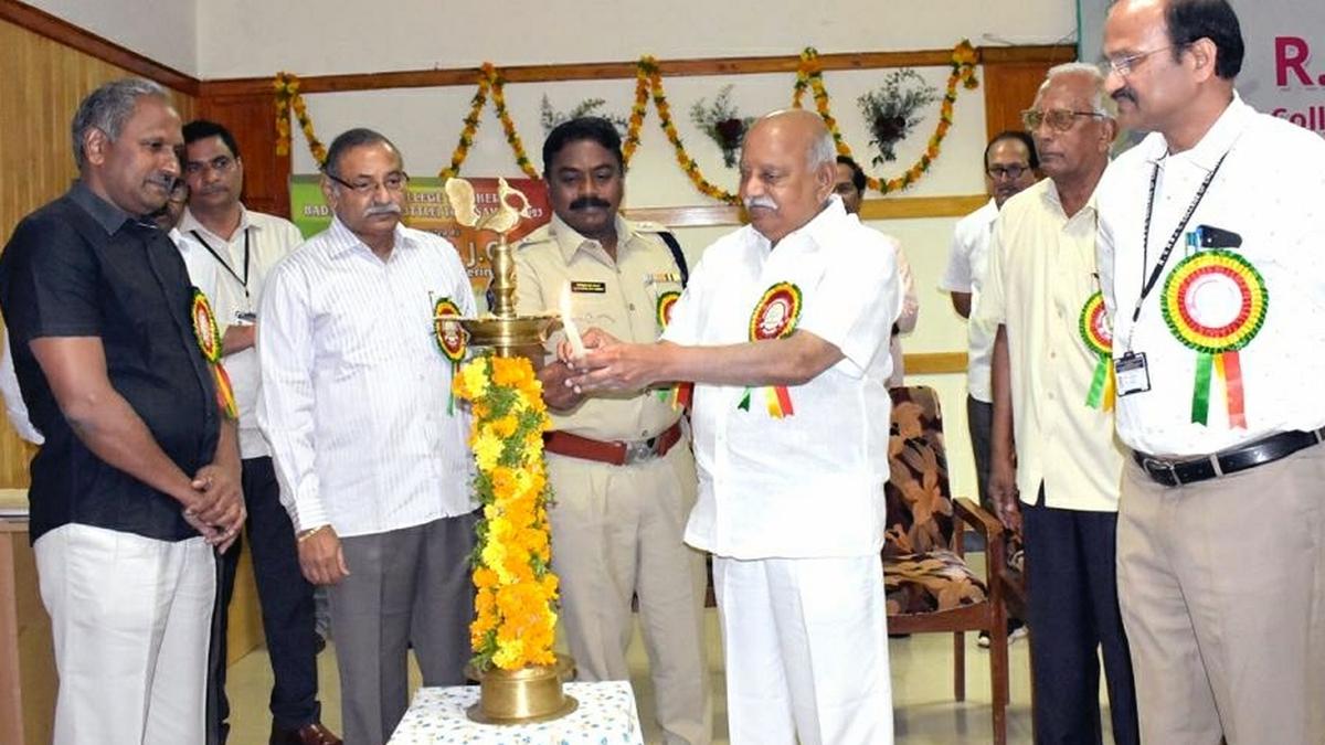 Andhra Pradesh teachers’ badminton tournament begins at engineering college in Guntur