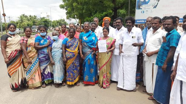 Reopen Suruli falls for tourists, urge traders