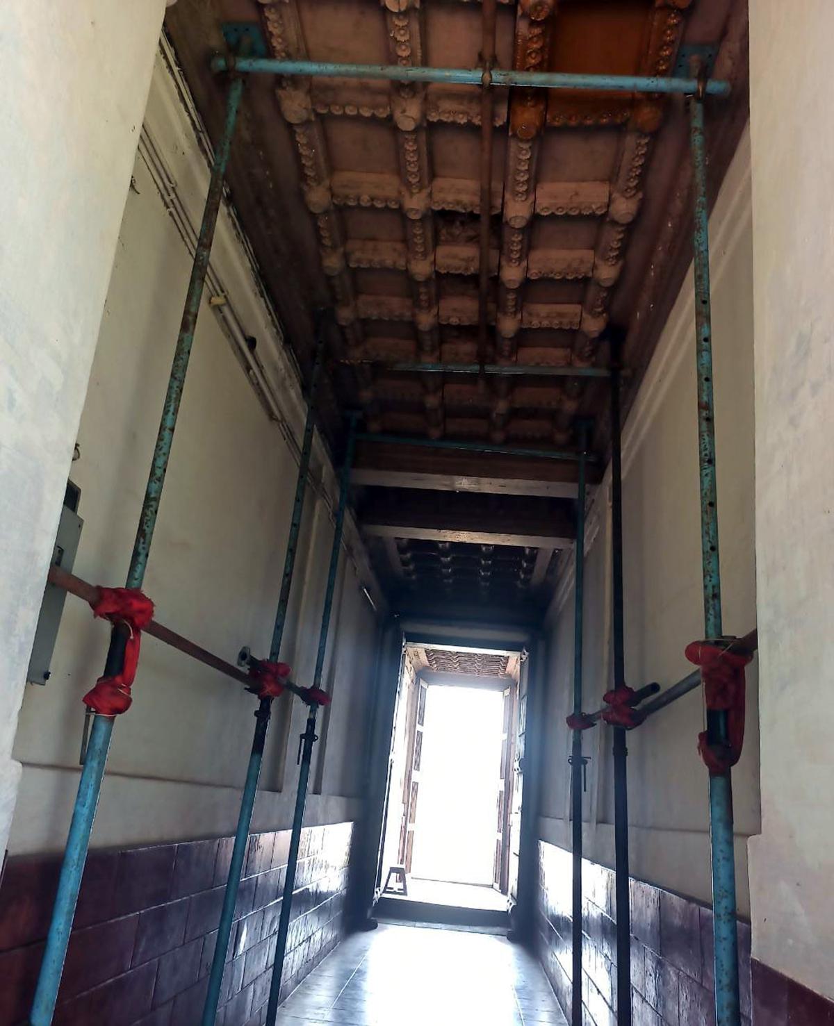 East Tower of Vadakkunnathan temple in dangerous condition 