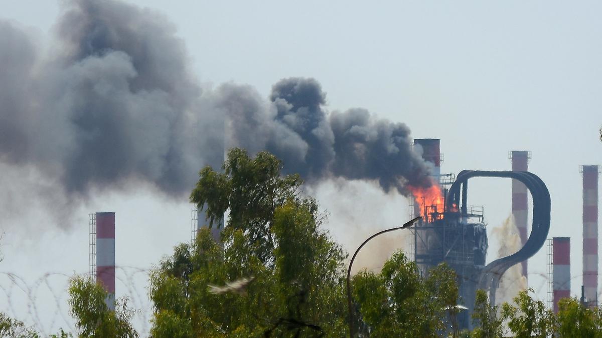 Fire at Iran’s largest oil refinery kills one in country’s southwest