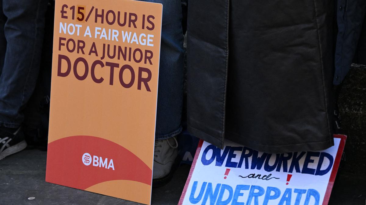 Latest junior doctors' strikes 'could lead to 75,000 cancellations