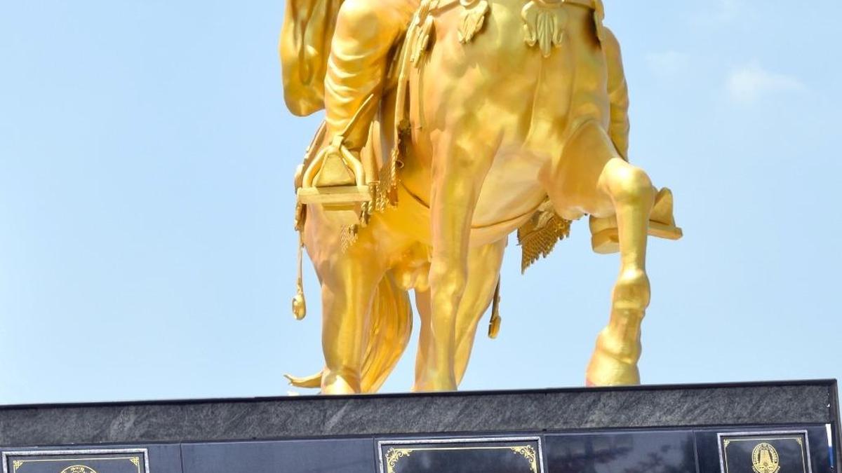 CM inaugurates equestrian statue of Dheeran Chinnamalai in Erode
