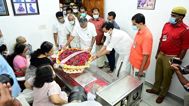 Sivadasa Menon cremated with full State honours at Manjeri in Malappuram