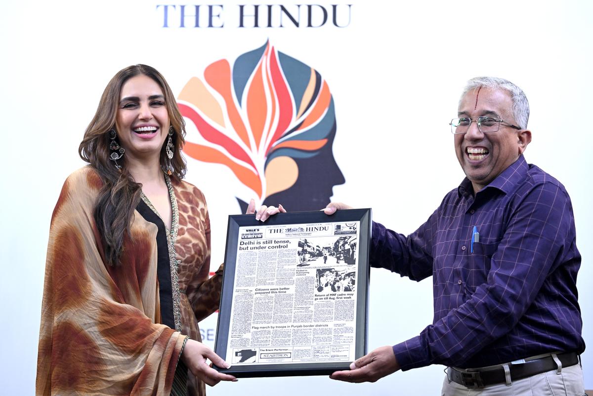New Delhi: 01/11/2025: Indian actress Huma Qureshi along with S Ramanujam( Assistant Vice President, Admin , The Hindu) during 'The Hindu MIND Series'in New Delhi on November 01, 2025. 
Photo by: Shashi Shekhar Kashyap/ The Hindu