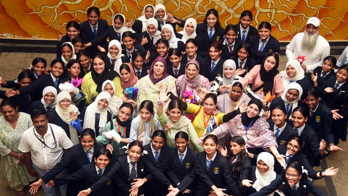 Kashmir students visit Kozhikode school to study PRISM model of transformation