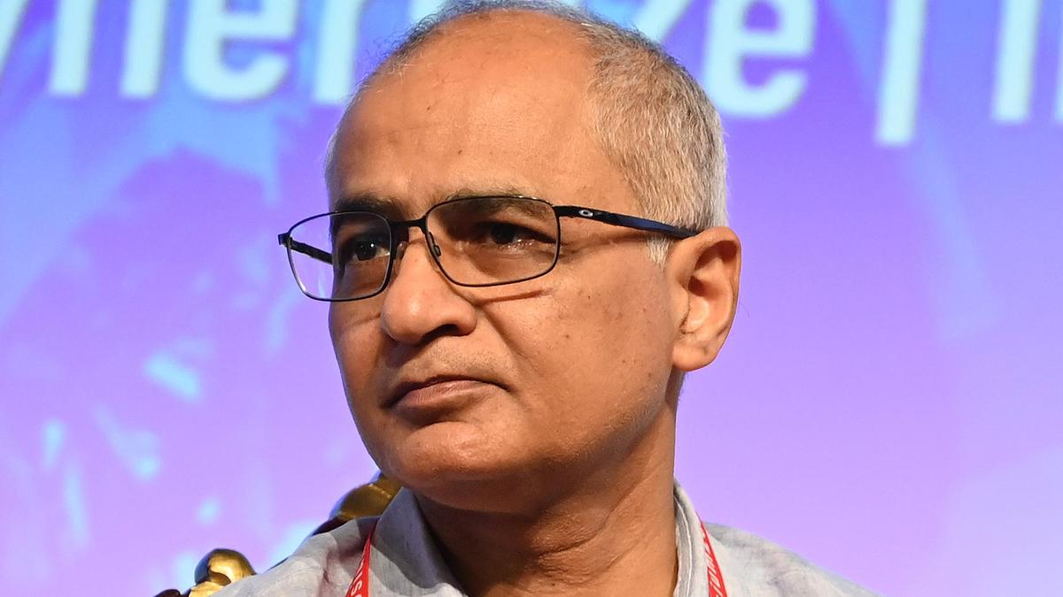 Petroleum Secretary met State Chief Secretaries, addressed concerns about LPG for autos, migrant workers