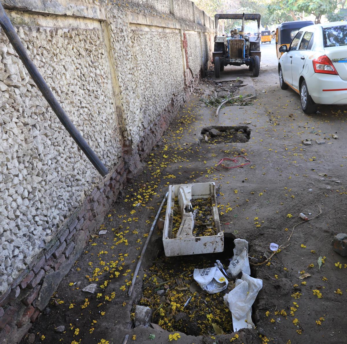 New stormwater drain signals new pavement on this section of Avvai ...