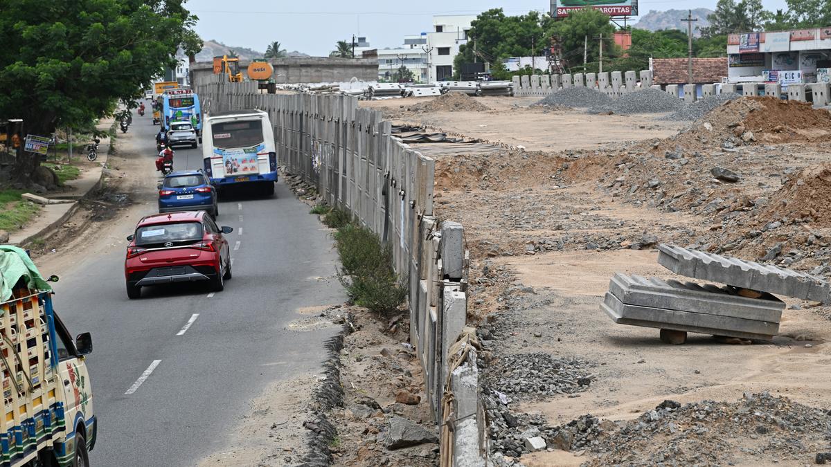 Road users want flyover work at Dasanaickenpatti in Salem speeded up