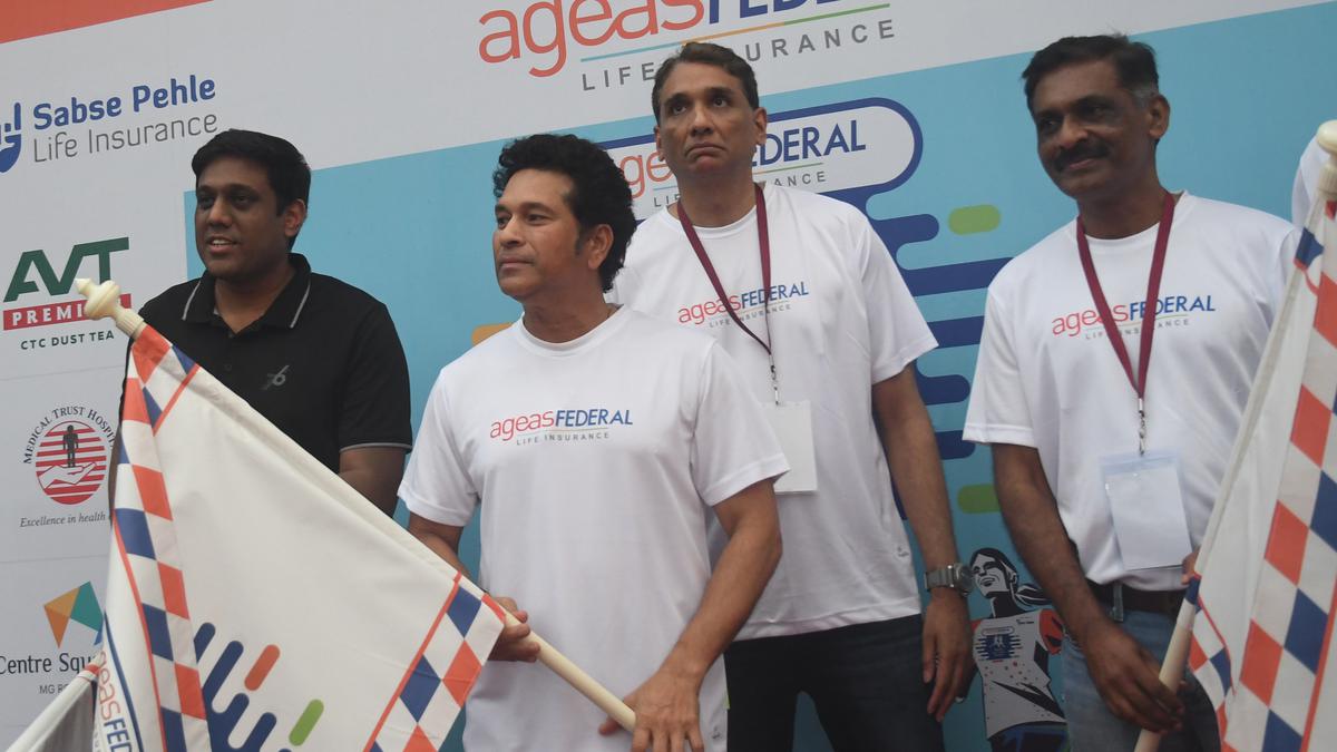 Sachin Tendulkar flags off Kochi Spice Coast Marathon - The Hindu