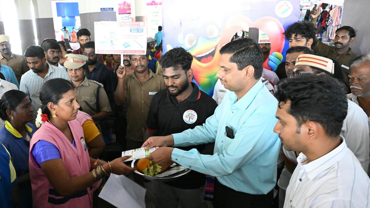 Thoothukudi Collector invites voters with traditional gesture