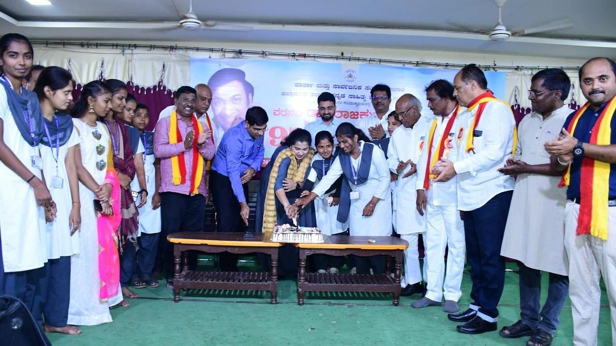 Kalyana Karnataka pays rich tributes to Rajkumar on his 97th birth anniversary