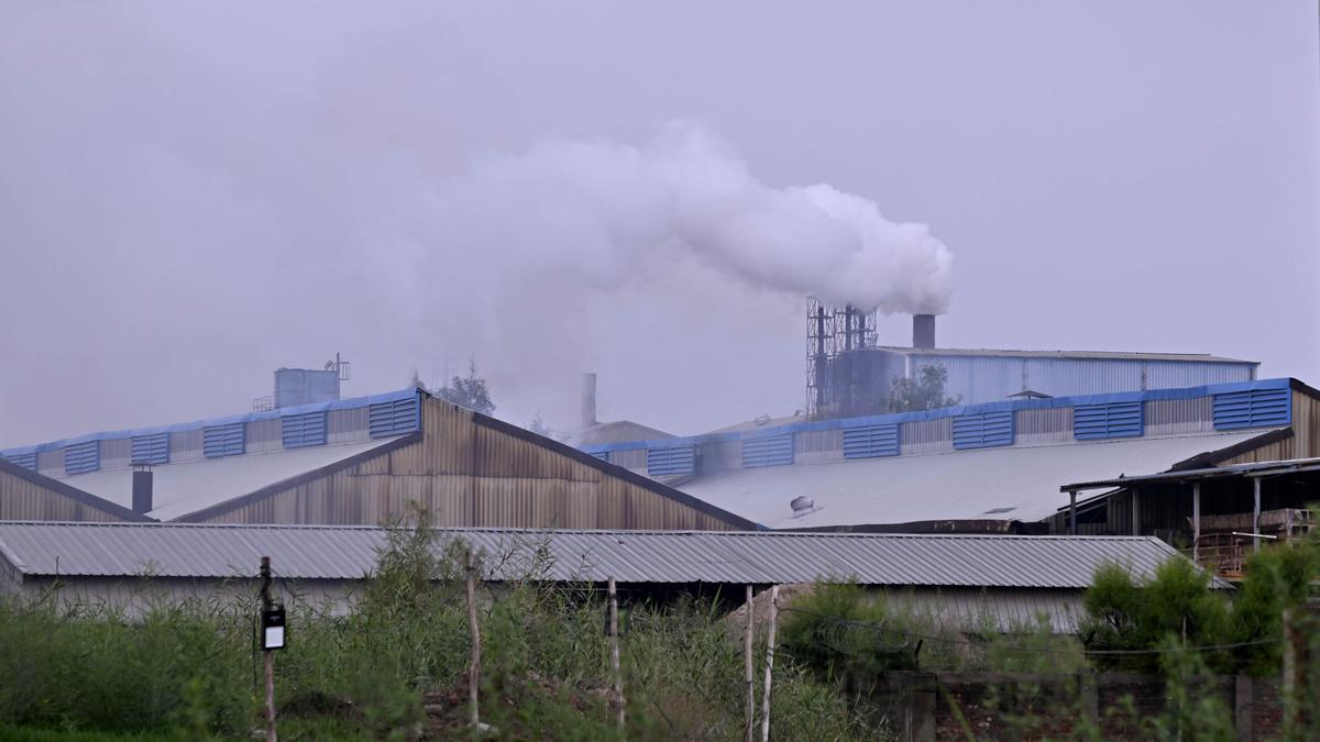 https://th-i.thgim.com/public/incoming/yvwttt/article70060309.ece/alternates/LANDSCAPE_1200/08_Standalone_Smoke_17_07_Delhi.jpg