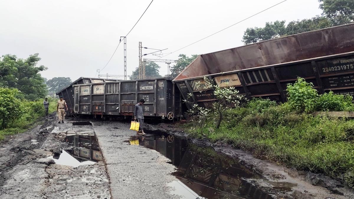 Railways issues alert after relief engine collides derailing stranded train in Jharkhand