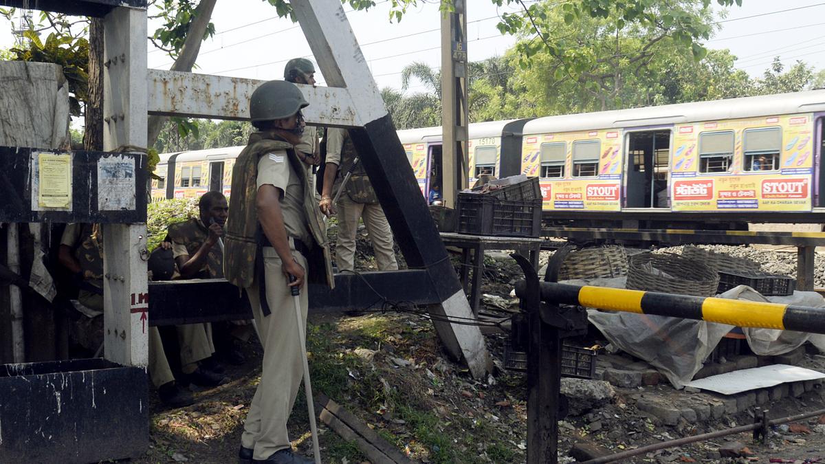 Ram Navami violence | Internet services remain suspended, prohibitory order still in force in Bengal’s Rishra