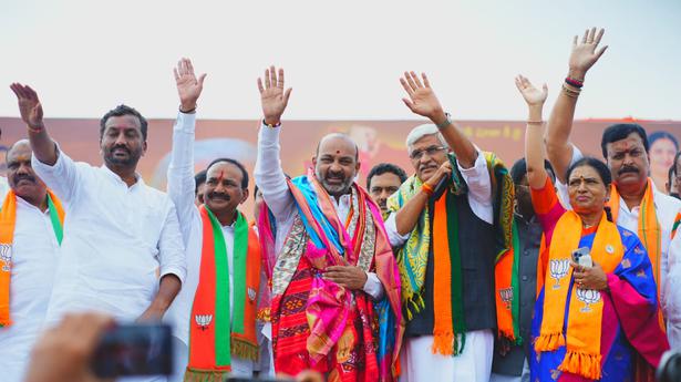 BJP promises sops to weavers if voted to power in Telangana