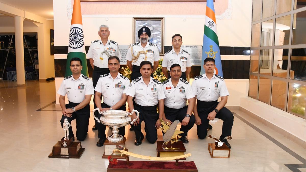 17 officers from three services graduate from Air Force Test Pilots School