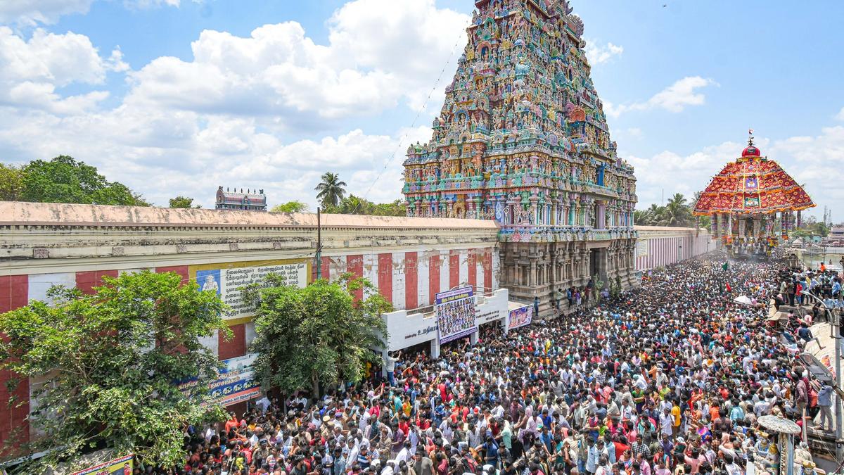 ‘Aazhi Therottam’ held at Tiruvarur temple