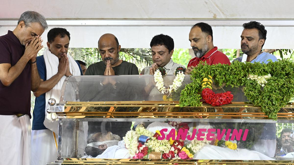 Dwarakish laid to rest with State honours