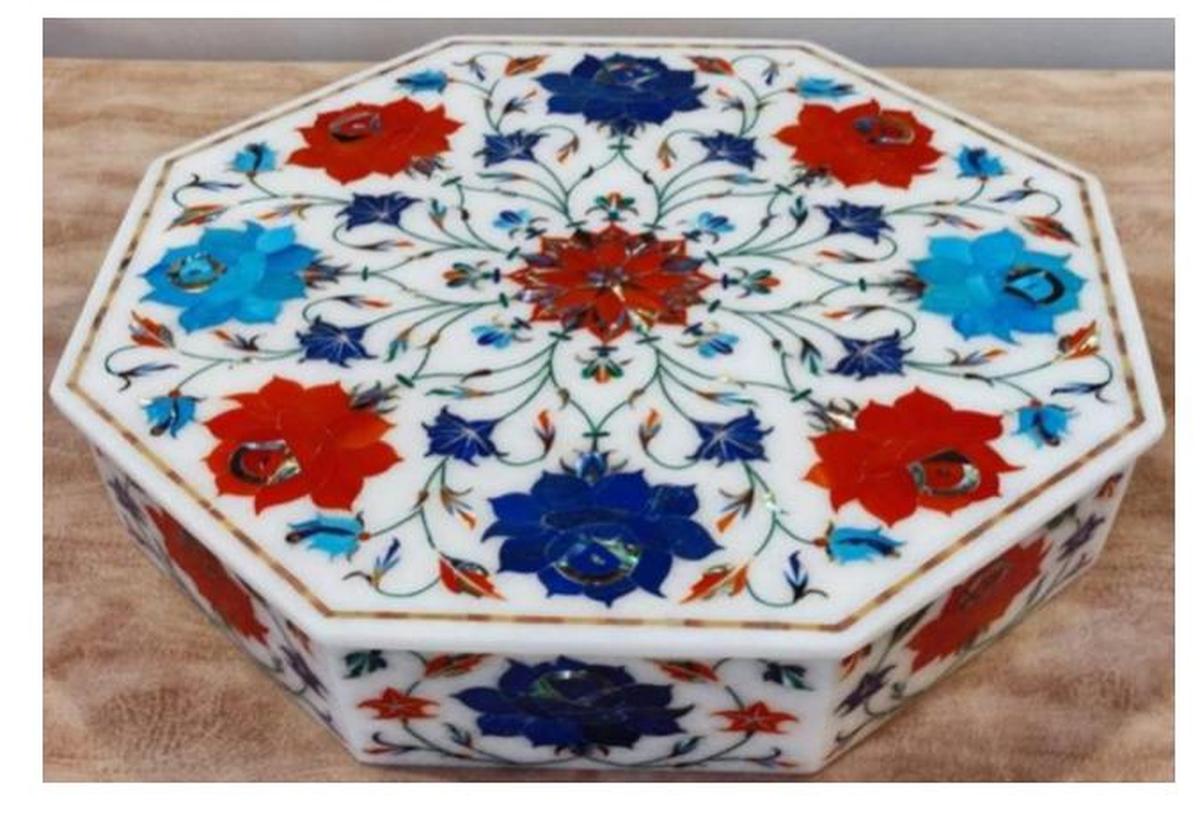 Presente para o presidente da Itália - Marble Inlay Work Box com CDs de Pandit Bhimsen Joshi e MS Subbulakshmi. A Marble Inlay Box é um exemplo refinado da arte artesanal da Índia, intimamente associada aos mestres artesãos de Agra. Presente para o presidente da Itália - Marble Inlay Work Box com CDs de Pandit Bhimsen Joshi e MS Subbulakshmi. A Marble Inlay Box é um exemplo refinado da arte artesanal da Índia, intimamente associada aos mestres artesãos de Agra.