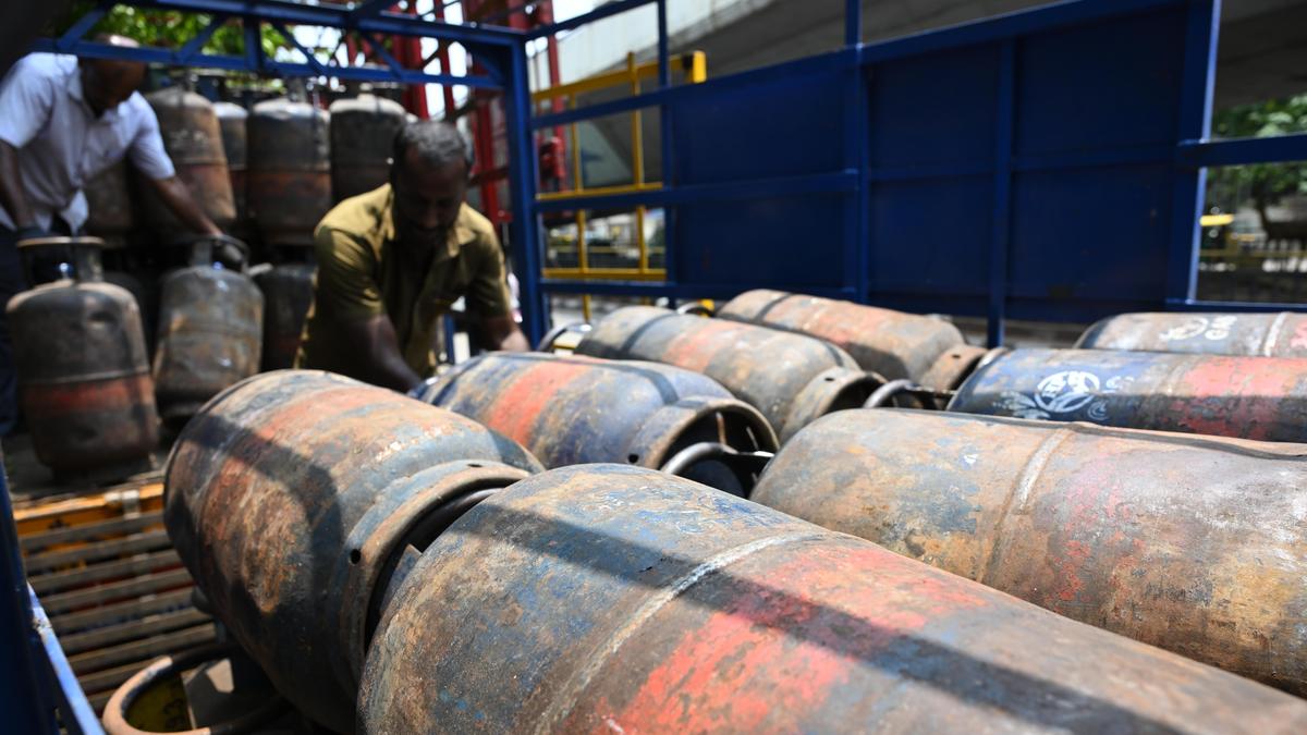 Commercial LPG price hike is a blow to restaurants, say star hotel owners in A.P.