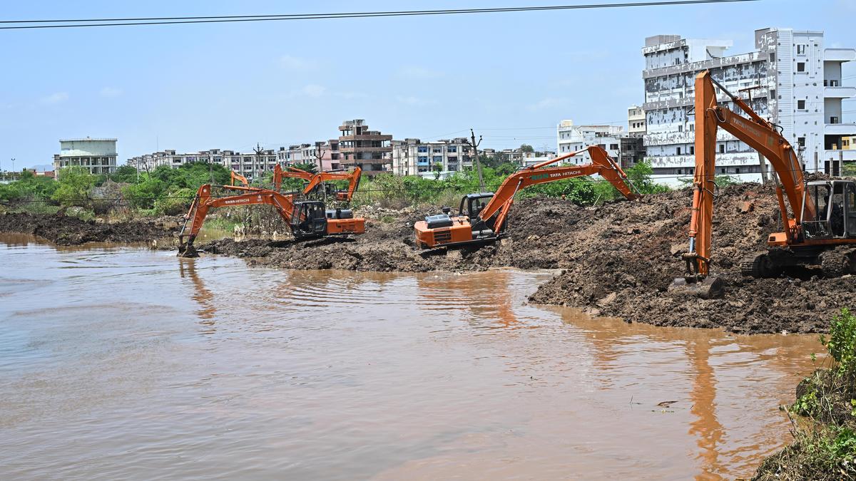 CPI leaders urge A.P. govt. to remove encroachments along Budameru