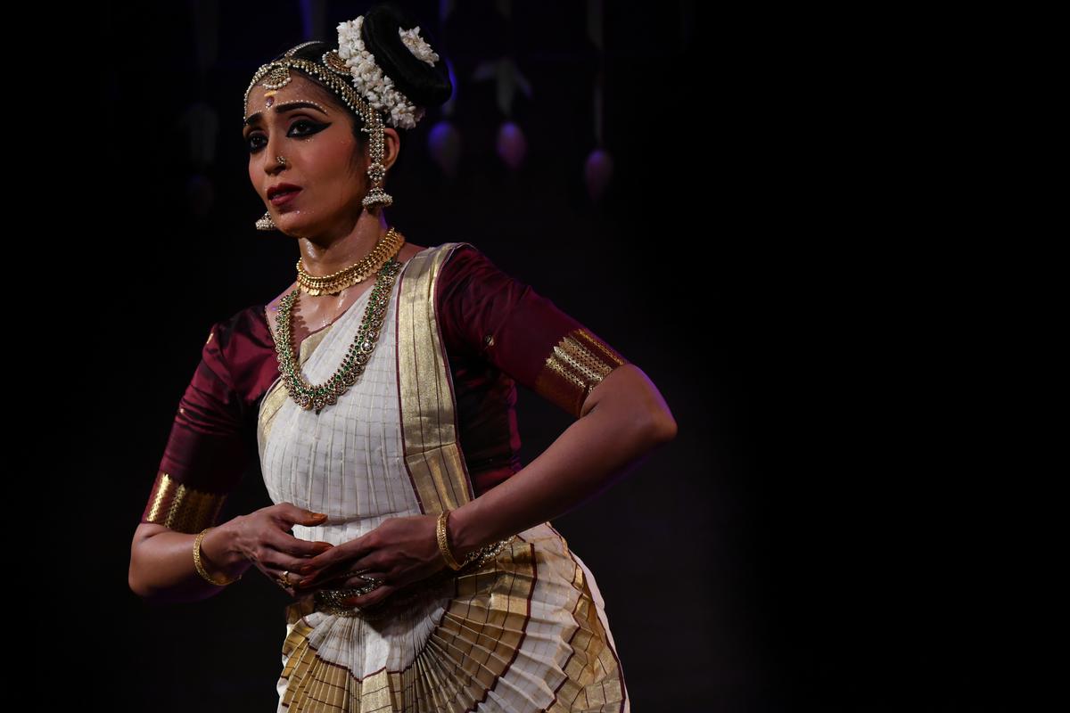 Ameena Shanavas during her solo Mohinyattam recital, Saparya. 