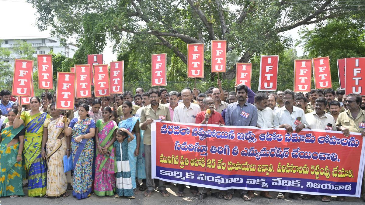 Auto workers stage protest in Vijayawada, demand compensation for losses during floods