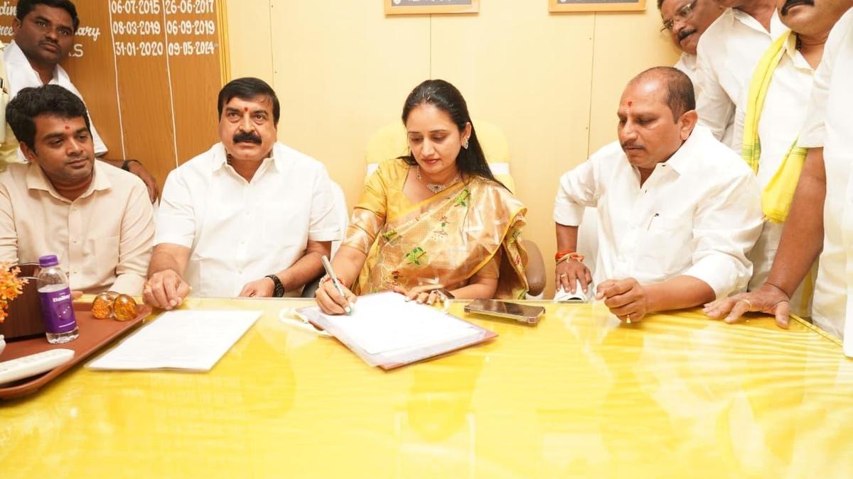 Balla Pallavi takes charge as first woman Chairperson of Anantapur market yard