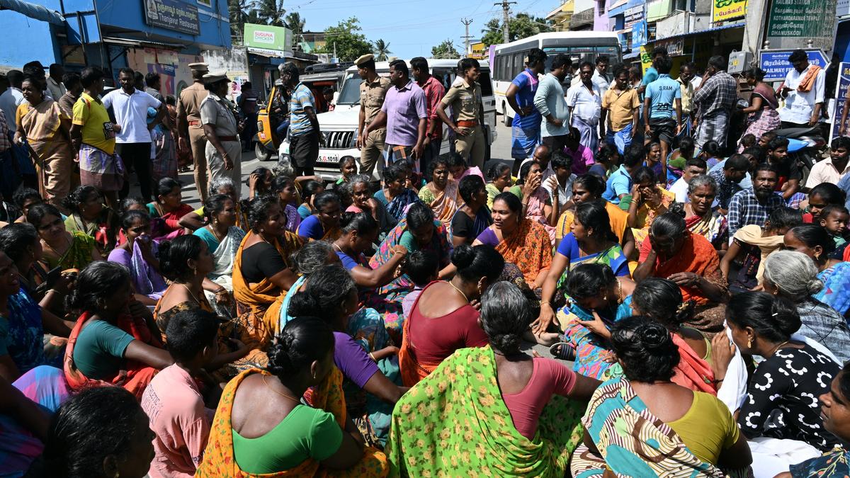Death of Indian fisherman in Sri Lanka: Rameswaram fishermen stage agitation