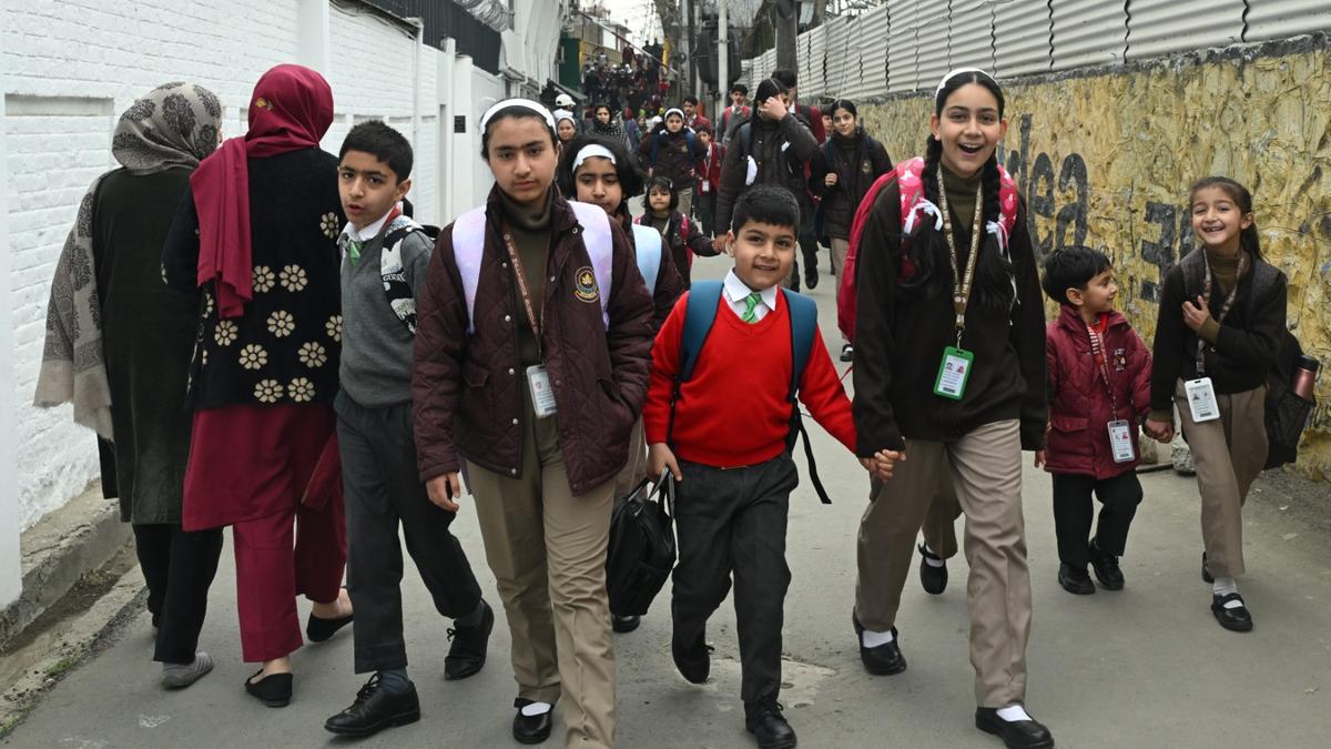 Schools reopen in Kashmir