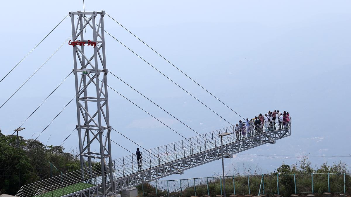 Idukki witnessing rise in tourist inflow after introduction of e-pass by Tamil Nadu